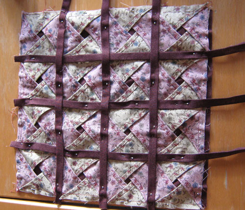 Interlocking squares quilt